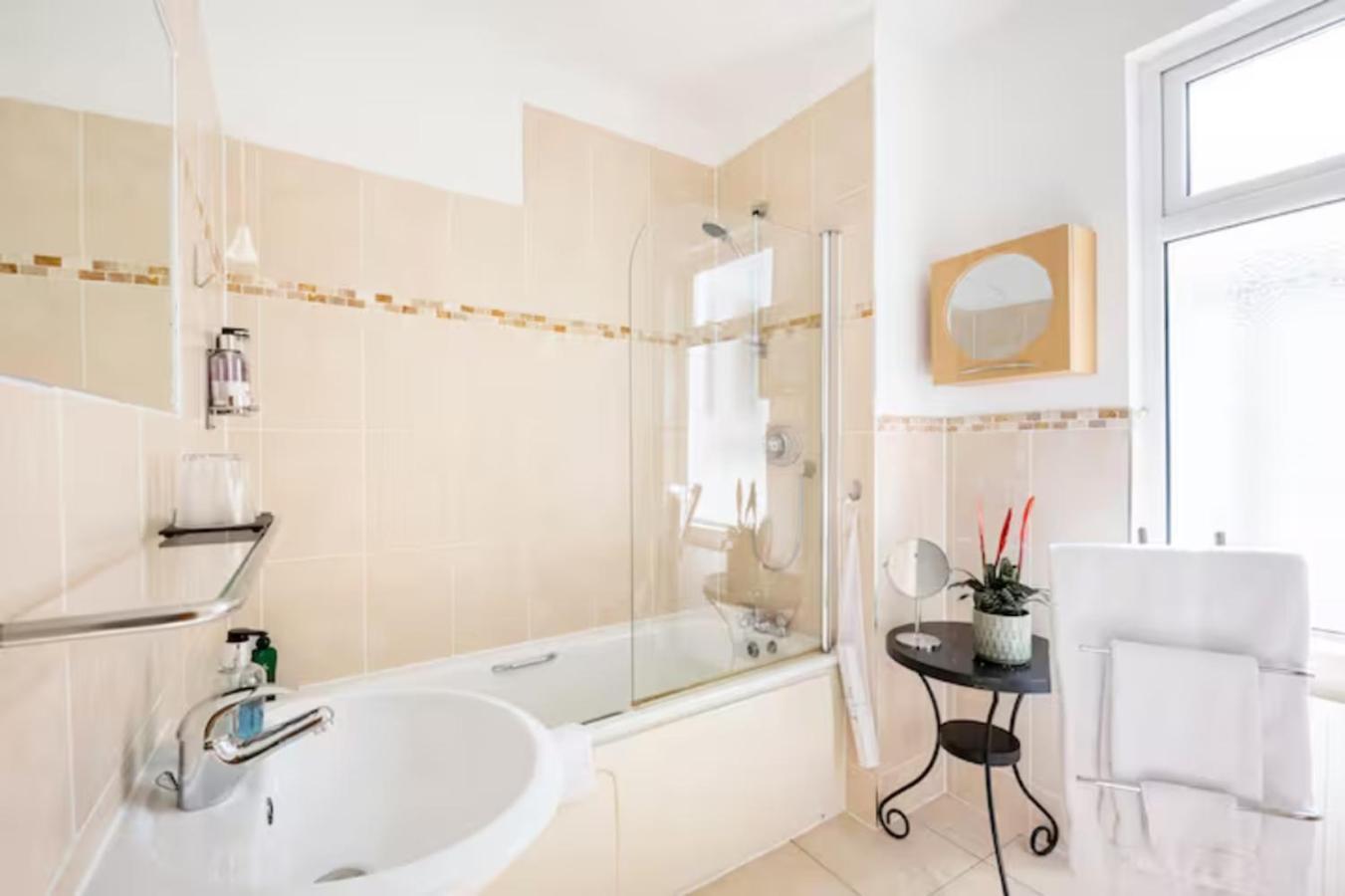 Room With Private Bath In Pontcanna Cardiff Extérieur photo